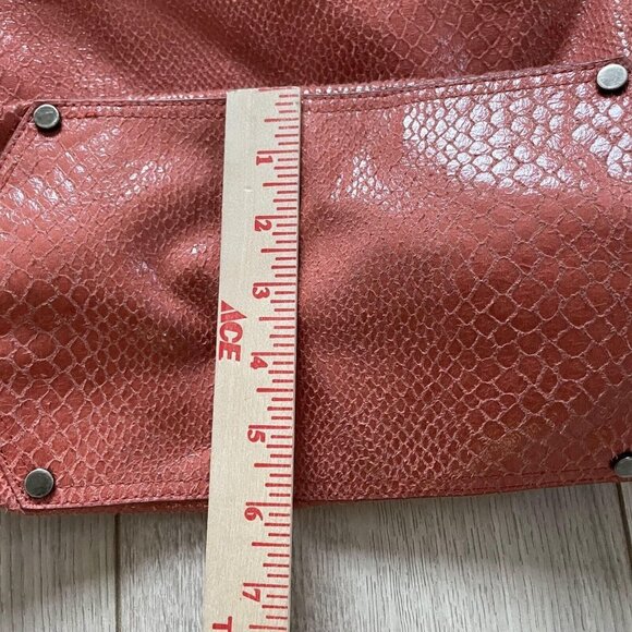 Kenneth Cole Reaction Faux Leather Crossbody Bag Snake Embossed Studded Orange - Picture 11 of 12